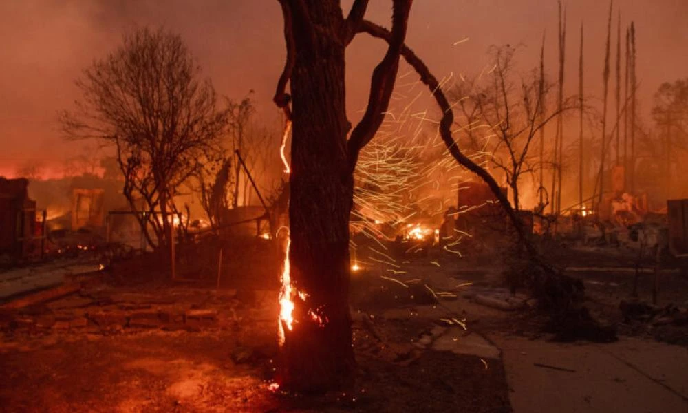 Πύρινη καταστροφή στο Λος Άντζελες: Κατάσταση έκτακτης ανάγκης λόγω της ατμοσφαιρικής ρύπανσης - Θάνατοι και ζημιές δισεκατομμυρίων